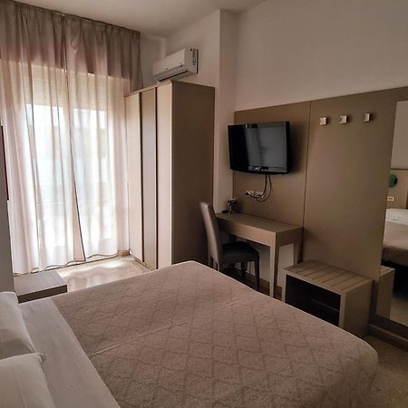 Hotel Camelia Римини Екстериор снимка