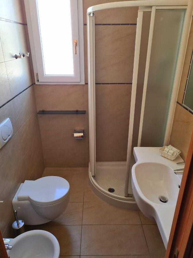 Hotel Camelia Римини Екстериор снимка