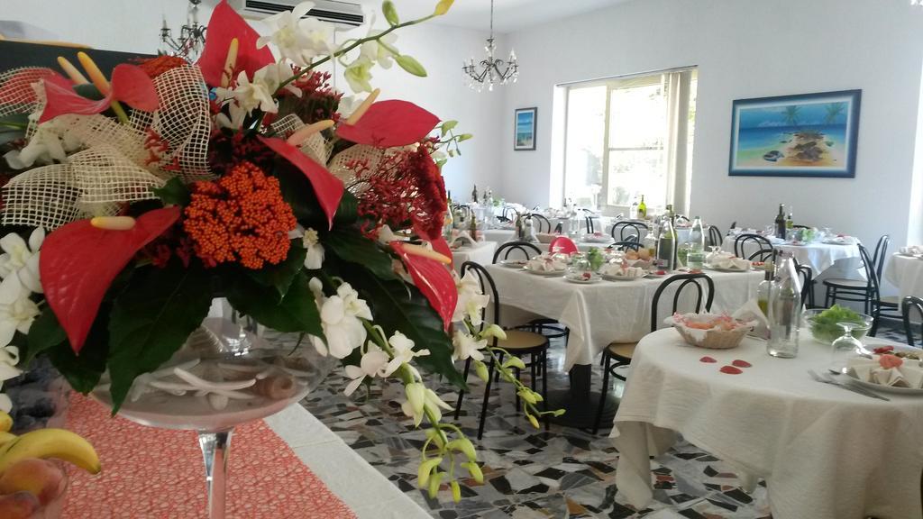 Hotel Camelia Римини Екстериор снимка
