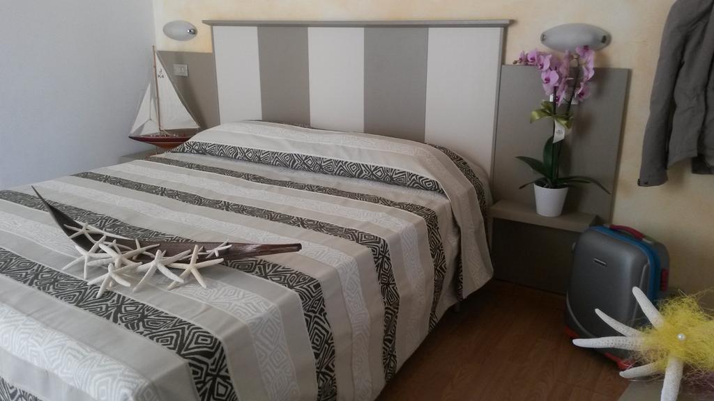 Hotel Camelia Римини Екстериор снимка
